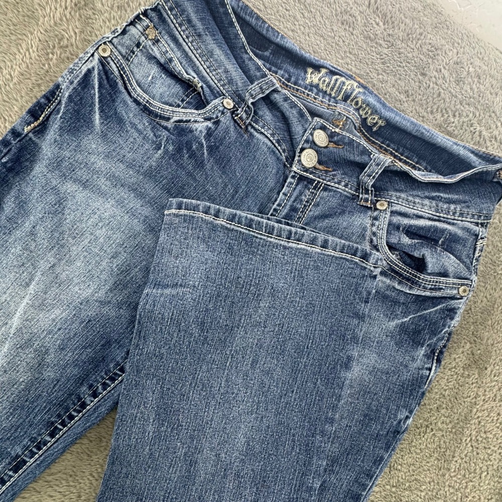 WallFlower Bootcut Jeans Womens 9 Blue EUC Embroidered Y2K Mid Rise Stretch